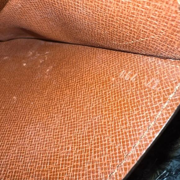 Louis Vuitton Vintage 80s Epi Leather Montaigne 20 Fawn Envelope Clutch Pouch - Picture 14 of 15